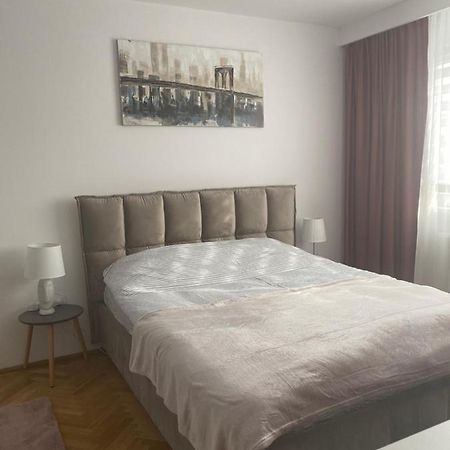 Astra 1Bedroom Braşov Buitenkant foto